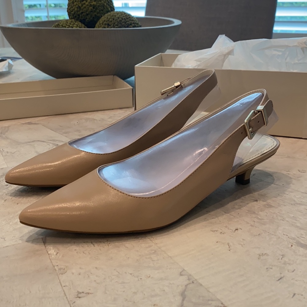 ANNE KLEIN Nude Kitten Heels